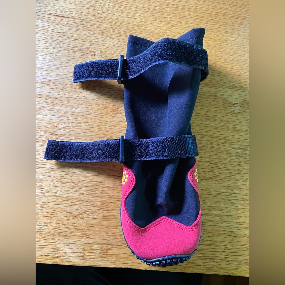 Anti-Slip Dog Snow Boots Waterproof Dog Shoes, Large, strap closure rubber sole